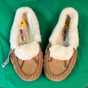 Minnetonka Women’s Brown Suede moccasins